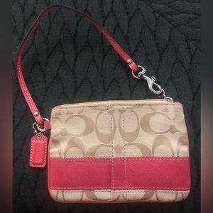 ✨HOST PICK✨ Coach small zippered wristlet
